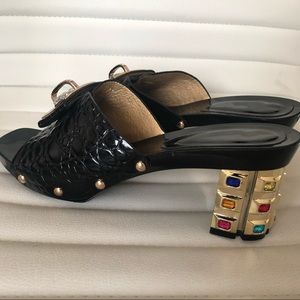 Beautiful black leather print heels!